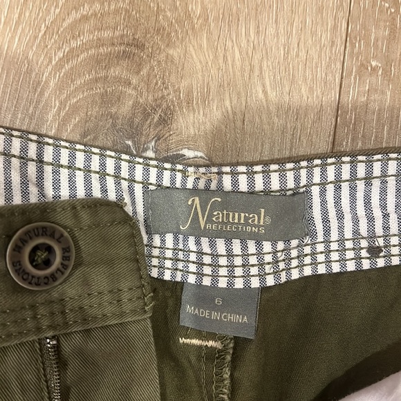 Green shorts - Picture 2 of 5